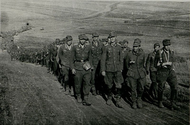 Фотография: Десятки тысяч пленных, тысячи убитых, Разгромленная боевая техника врага - таков итог боевых действий нашей армии
