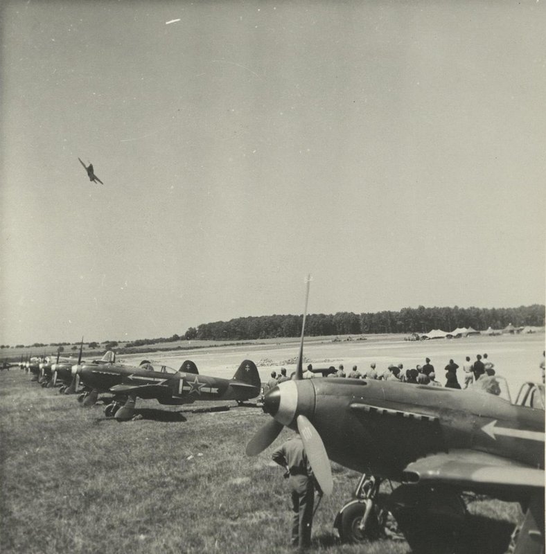 Demonstration air battle  