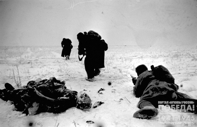 Soldiers of  N-sk part of the Don Front moving forward to a new firing line in the area of surrounded Stalingrad group of Germans