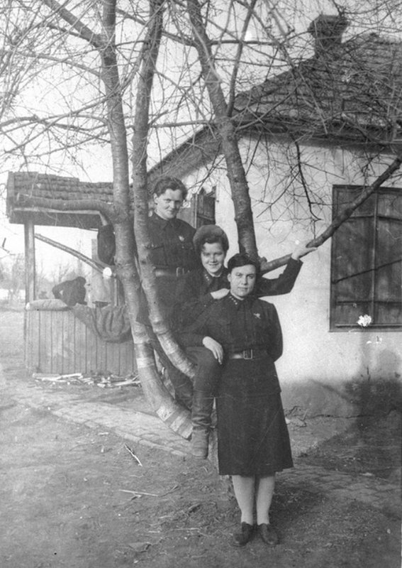 Летчицы 46-го женского авиационного полка Таманской дивизии