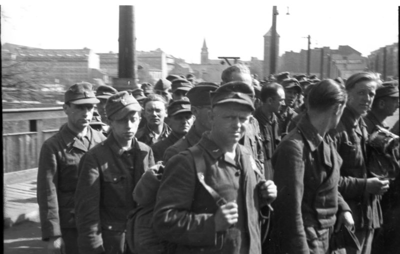 «Колонна пленных немцев.»
