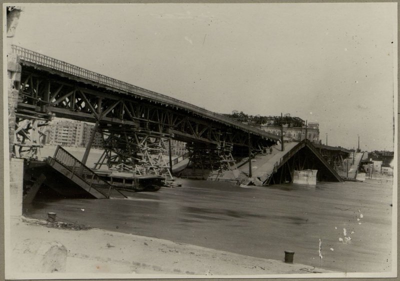 Фотография: Общий вид восстановленного моста со стороны г. Буда