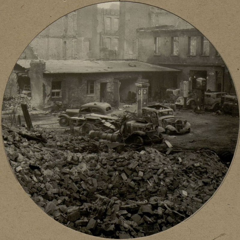 Фотография: Разбитая техника противника на улицах г. Кенигстрелкового батальонарга