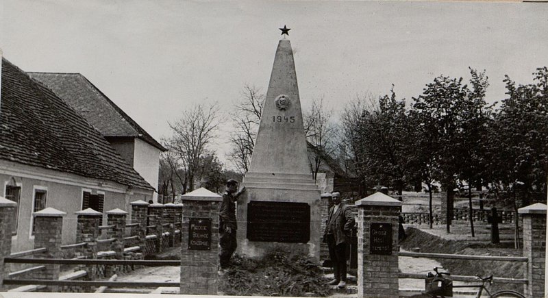 Фотография: д. Пуставам. Воинское кладбище
