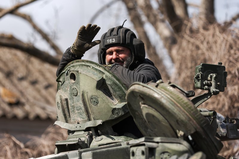 Ситуация в Мариуполе (военнослужащий в танке)