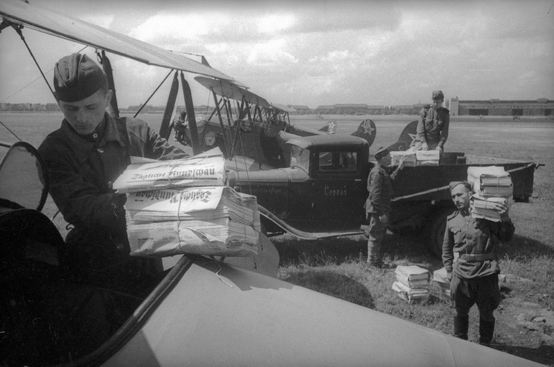 Propaganda newspaper is delivered to Tempelhof airfield