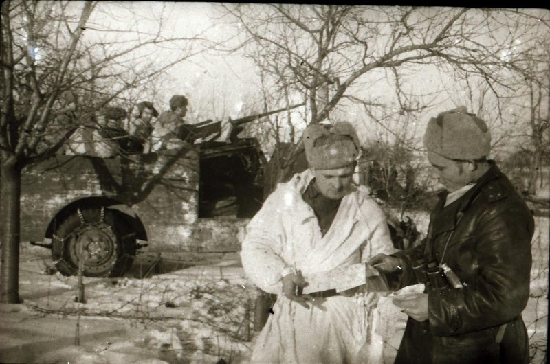 Командир бронемашины разведчик И. Кондраков