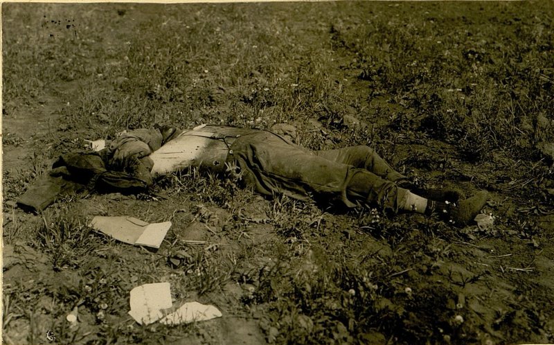 Фотография: Трупы немцев, убитых осколками снарядов
