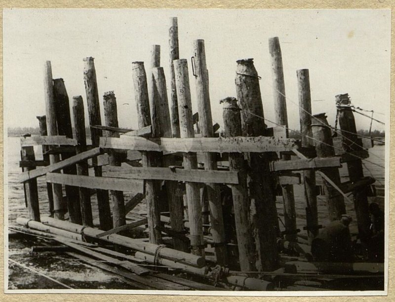 Фотография: Обустройство опор моста