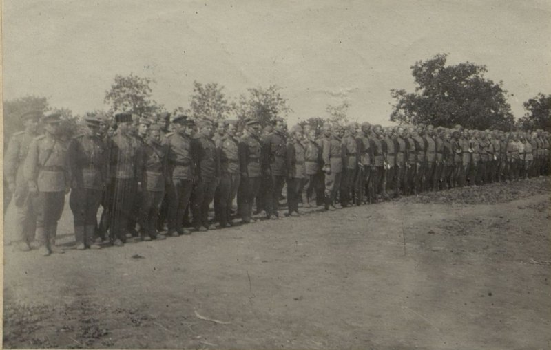 Image: A group of recovered officers of sergeants and enlisted personnel before being sent to their units