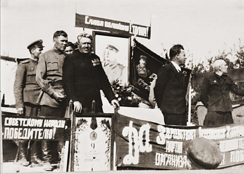 Торжественный митинг трудящихся Нальчика