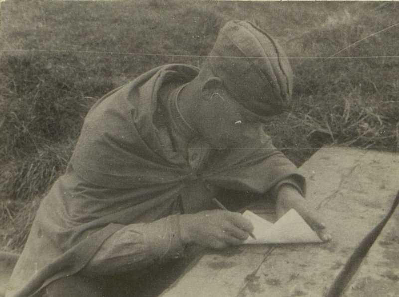 Image: Komsomol organizer Kuzmin for the release of the lightning leaflet