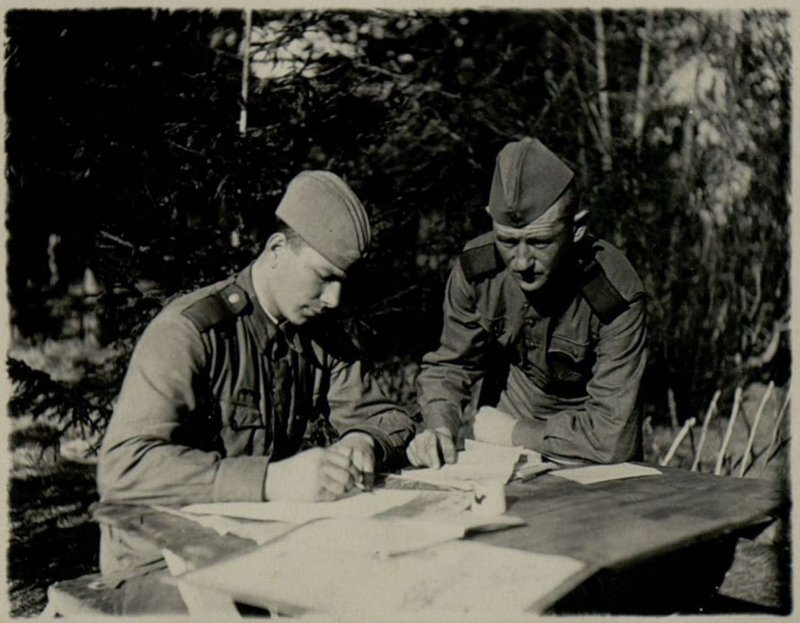 Image: Communists sergeant Tomashevsky and corporal Gladchenko issue a combat leaflet