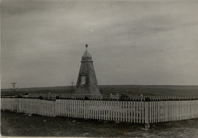 Фотография: Братская могила расположена у восточной окраины у дер. Ратайчицы, Каменецкого района