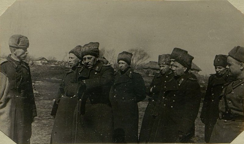 Фотография: Генерал-полковник Пуркаев инспектирует армию