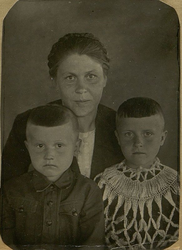 Image: His family: wife Kareli Nikolaevna, son Yuri, daughter Tamocha