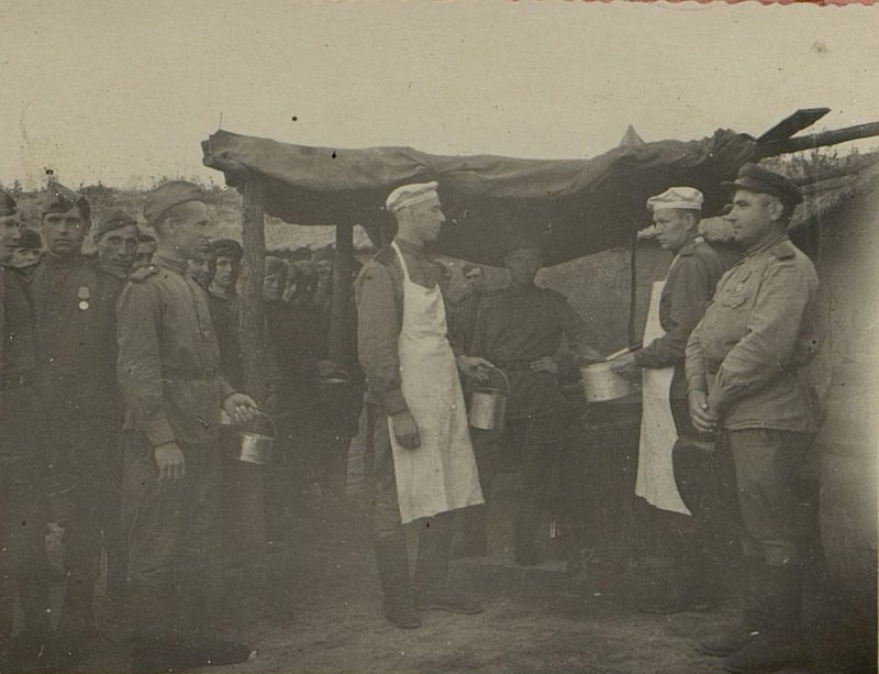 Фотография: Раздача пищи