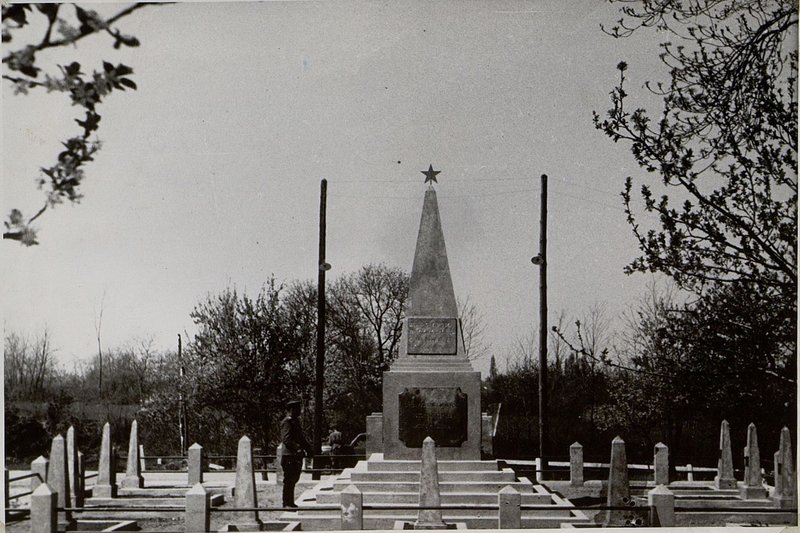 Фотография: д. Часар. Воинское кладбище