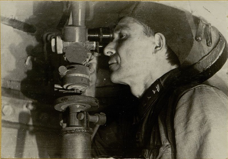 Image: The scout is watching through a stereoscopic tube from the commander's cabin of an armored train