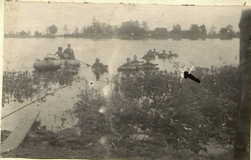 Image: Divisions of the regiment in tactical exercises to overcome the water obstacle. Ozerki July 1943