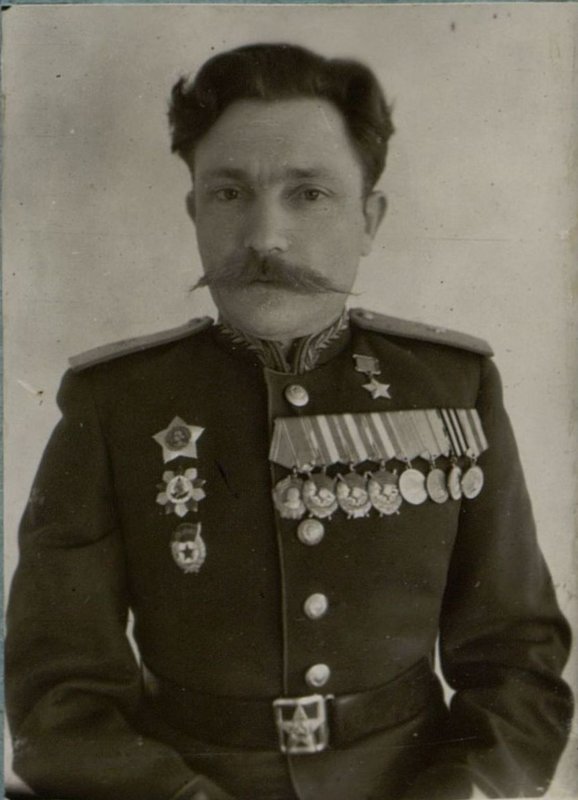 Фотография: Командир 172 стрелковой дивизии Герой Советского Союза генерал-майор Краснов