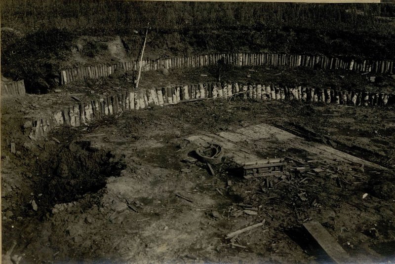 Image: Direct hits of 152 mm shells on the Firing Positions of the Germans