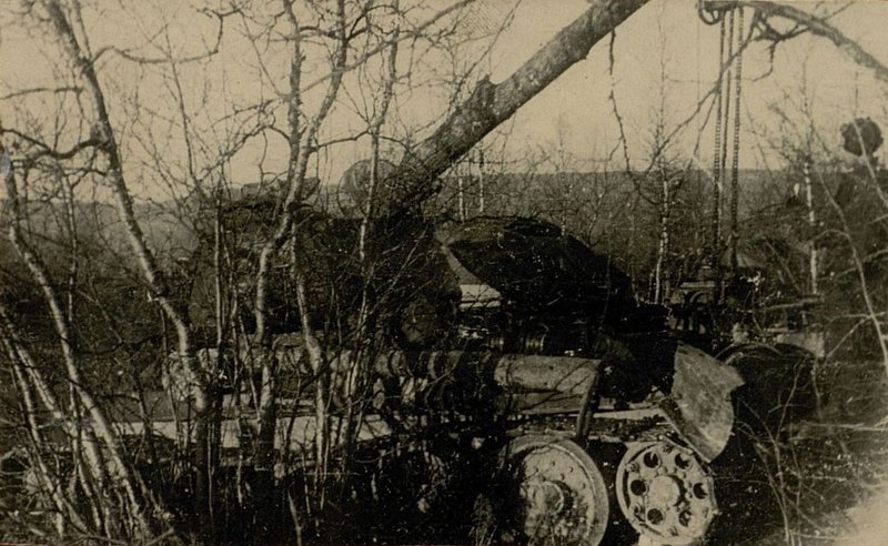 Image: Repair of the T-34 tank in the field. Tornet District, 7th Guards Tank Brigade