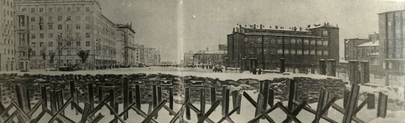 Moscow streets with anti-tank obstacles
