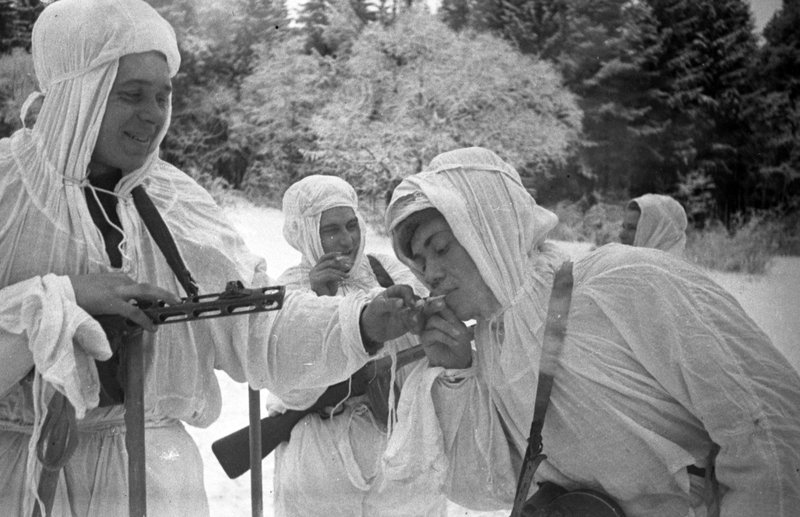 «Северо-Западный фронт. Разведчики пришли с боевого задания.»