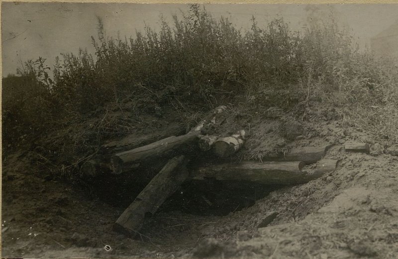 Фотография: Блиндаж в районе Маслово. Разрушен 1 батареей 86 ТГАБр - 5.7.43 года