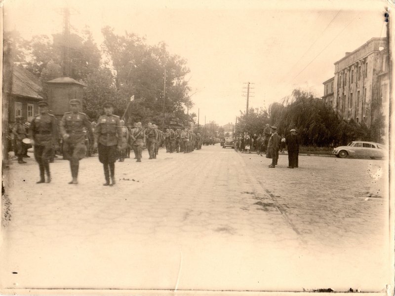 Return of soldiers of the 528th Rifle Regiment of the 130th Rifle Division to Brest