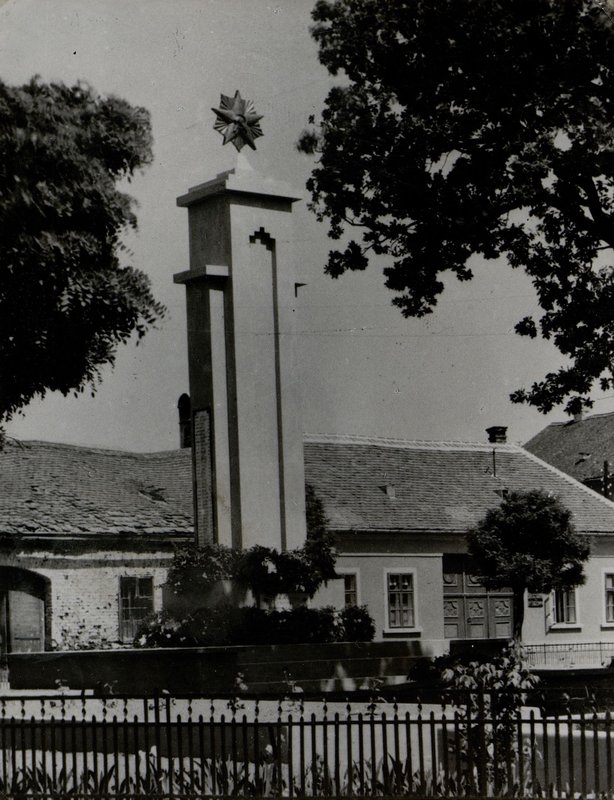 Фотография: Памятник на братской могиле