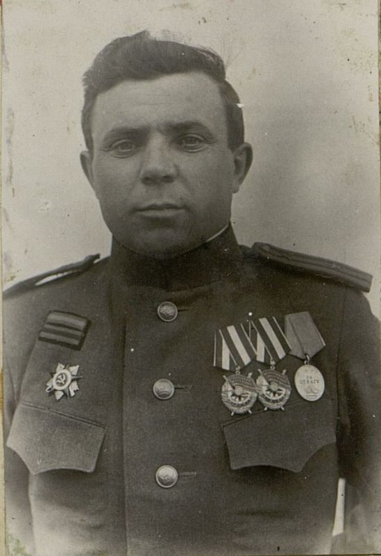 Фотография: Начальник штаба полка, член ВКП(б) майор Боровицкий И.И. Умело планировал артогонь полка, смену боевых порядков, хорошо руководил штабами дивизионов и неоднократно сам руководил огнем полка. За хорошее руководство, мужество и отвагу в последних боях награжден орденом Кутузова III степени.