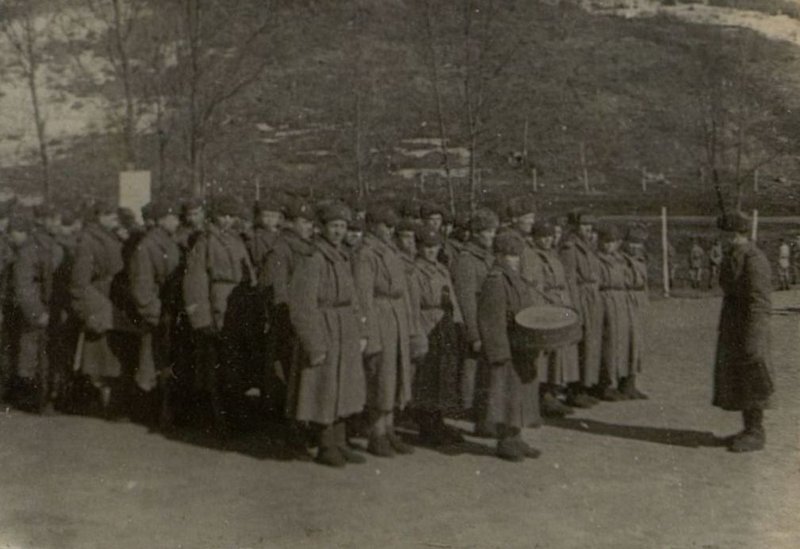 Фотография: На занятиях строевой подготовки
