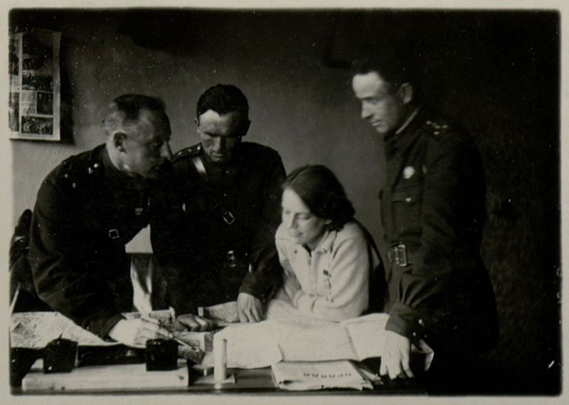 Фотография: Начальник штаба подполковник Замулла ставит задачи оперативному отделу