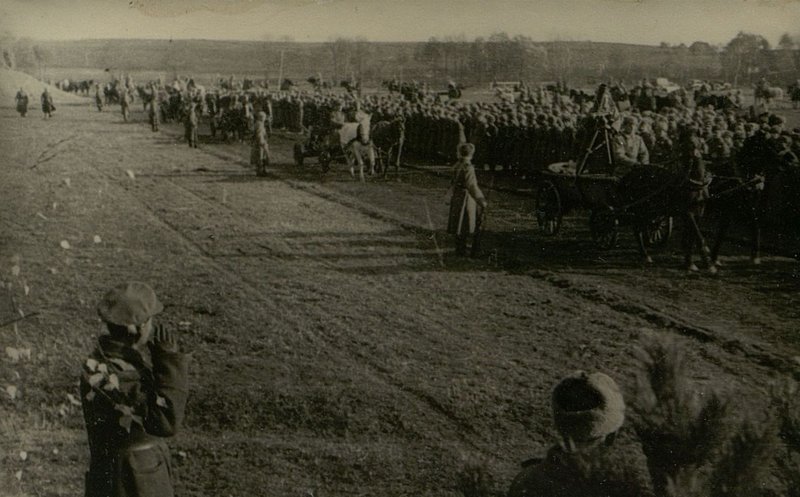 Фотография: Парад в честь 27 годовщины Великой Октябрьской Социалистической революции в частях