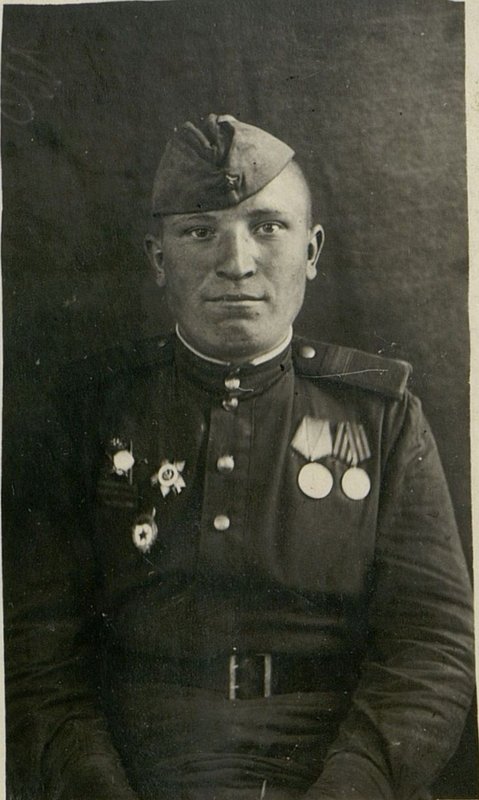 Фотография: Старший Сержант Алексей Алексеевич Есауленко, член Всесоюзной Коммунистической партии большевиков