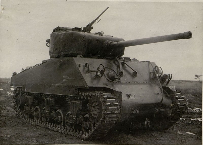 Фотография: Средний танк М4-А2 "Генерал Шерман" (с пушкой 76,2 мм американский)