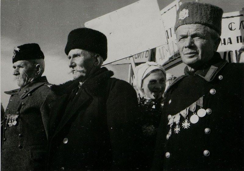 Фотография: Установление мемориальной доски у храма-мавзолея в г. Плевен