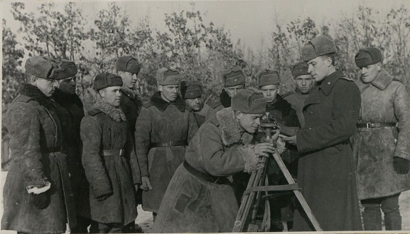 Image: Guards junior lieutenant Shilov conducts classes with a fire platoon of the 3rd division