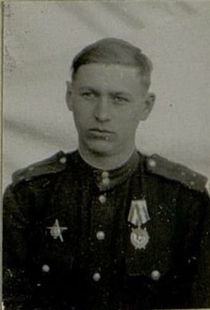 Фотография: Орденоносец лейтенант Волков