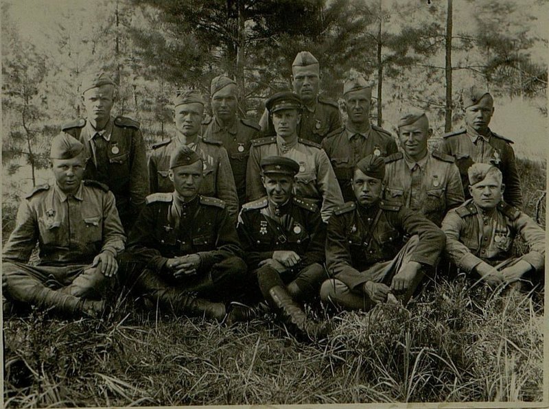Фотография: Группа награжденных за отличное выполнение боевых задач в июльском наступлении