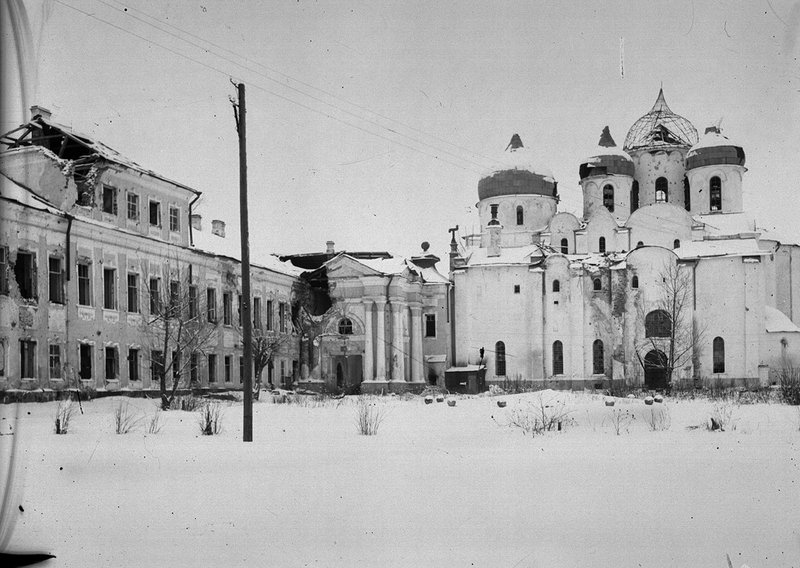 Разрушенный Софийский собор в Новгороде