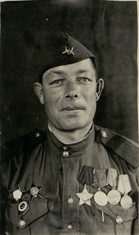 Фотография: Старший сержант Аким Антонович Шелест, коммунист