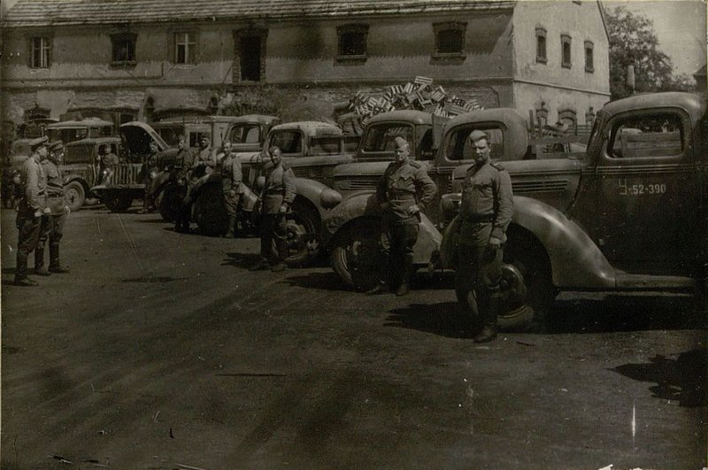 Фотография: Парк трофейных автомашин
