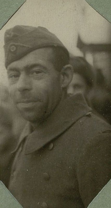 Фотография: Пленный немецкий солдат Иоганес Гедикер, взятый под г. Калининым