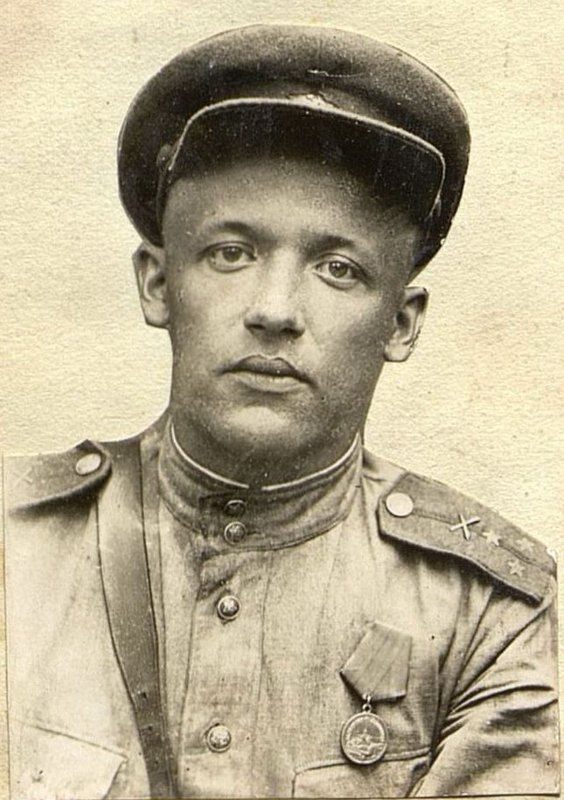 Image: Chief of Artillery Senior Lieutenant Ivanov