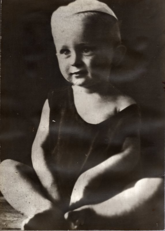 Shura Guzikov, son of a Cotton partisan, Matvei Guzikov, who was burned alive in an oven.