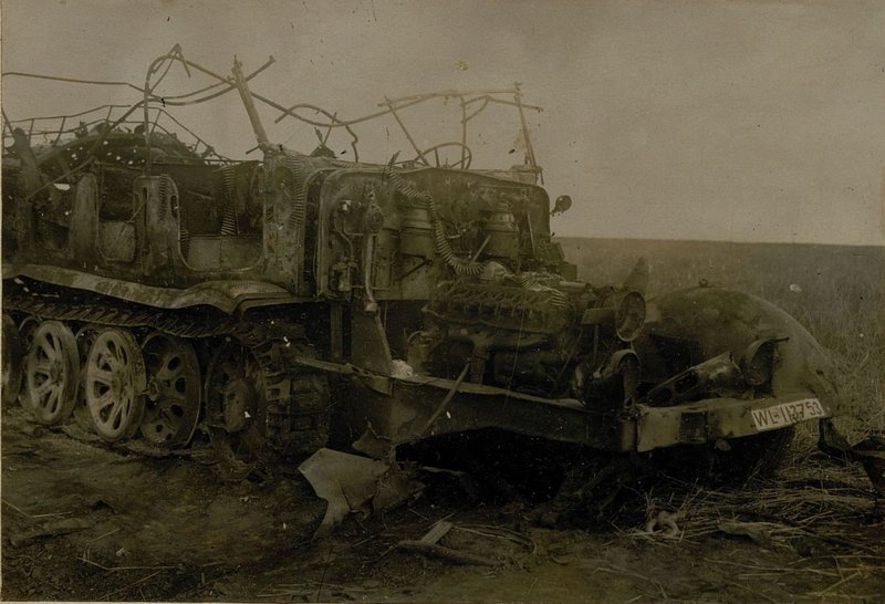 Image: German tractor, destroyed and burned by the fire of 2 batteries of the 496th Howitzer Artillery Regiment of the 12th Artillery Division of the Strategic Reserve on 15.7.43
