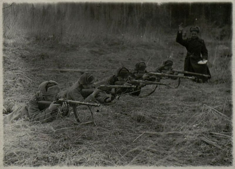 Image: Executive Secretary of the Komsomol bureau of Major Pavlov's unit, Lieutenant Shautin directs the shooting practice of the Komsomol members